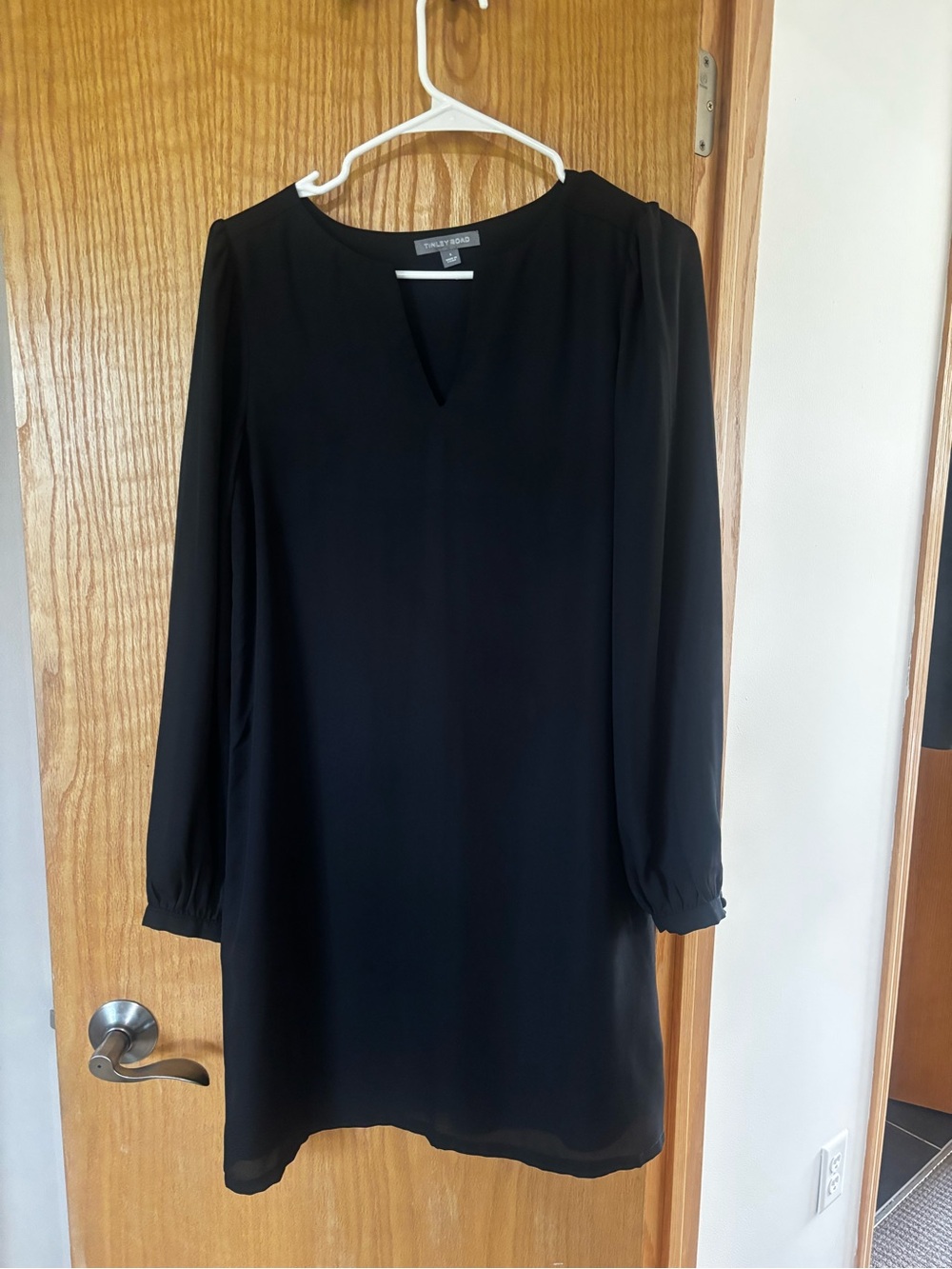 Tinley Road Black Long-Sleeve Shift Dress